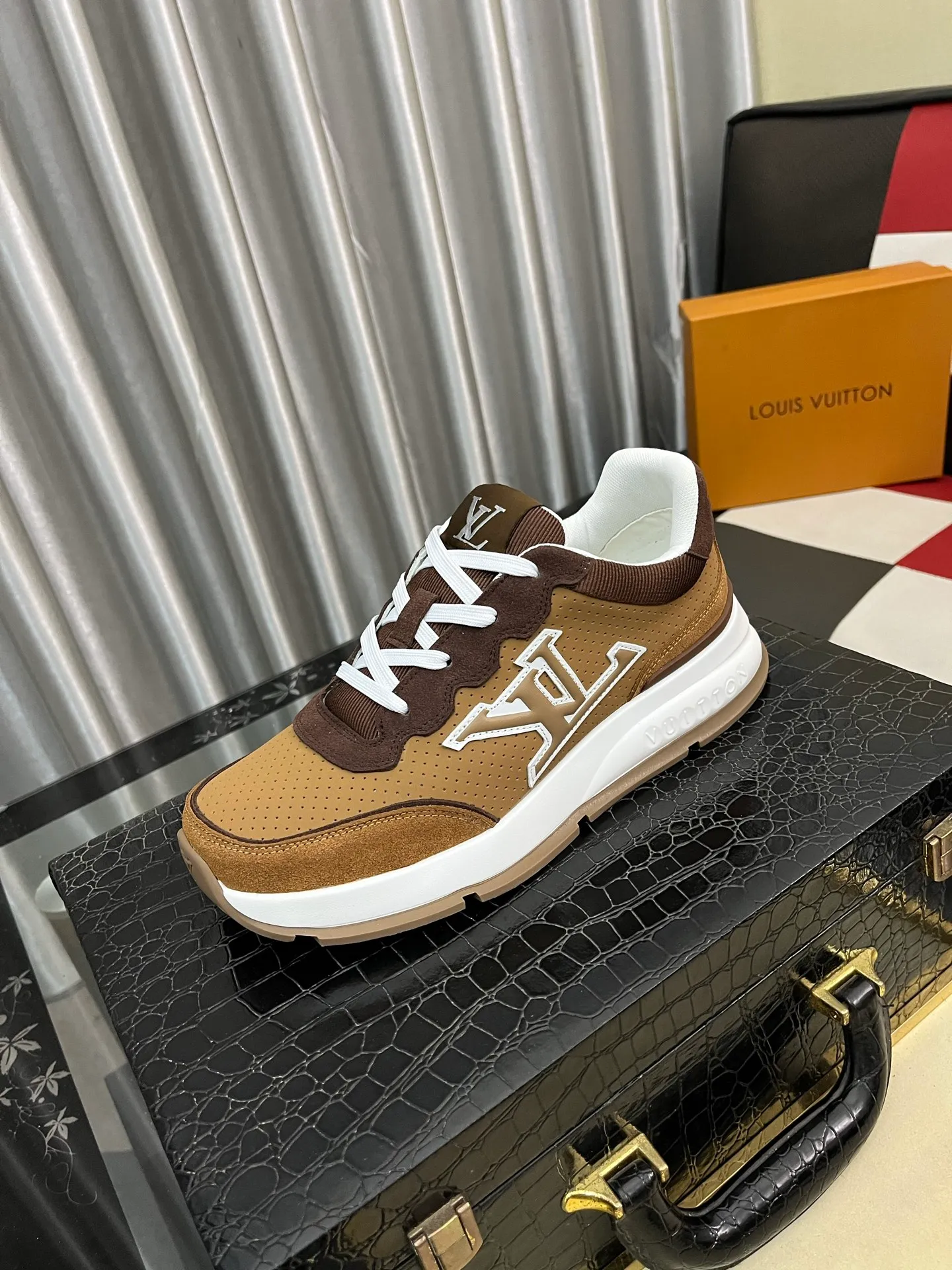 Men's Men's Shoes 💰: 438⌚️⌚️LV Louis Vuitton. The latest fashionable casual shoes are popular in physical stores. New spring and summer comfortable imported custom original cowhide, unique jacquard fabric element design. With sheepskin lining, Lv original bottom, [sun][sun] high-end packaging and high quality💪Details determine the quality, you can enter and leave the counter at will, welcome to compare🇮🇹Number of sizes 38-442️⃣colors available